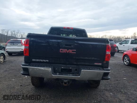 ✅ 2015 GMC Sierra 2500HD SLE • VIN: 1GT12YEG2FF659660 • Lot: 41485512. Listed on IAAI with 114,686 mi. Free auction sales archive from the USA and detailed vehicle history report at DreamBid. Image 17.