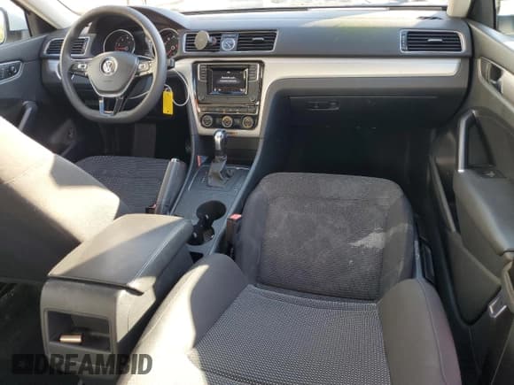 ✅ 2017 Volkswagen Passat S • VIN: 1VWAT7A32HC033411 • Lot: 92269025. Wystawiony na Copart z przebiegiem 87 508 mil. Bezpłatny archiwum sprzedaży aukcyjnych z USA i szczegółowy raport historii pojazdu na DreamBid. Zdjęcie 8.