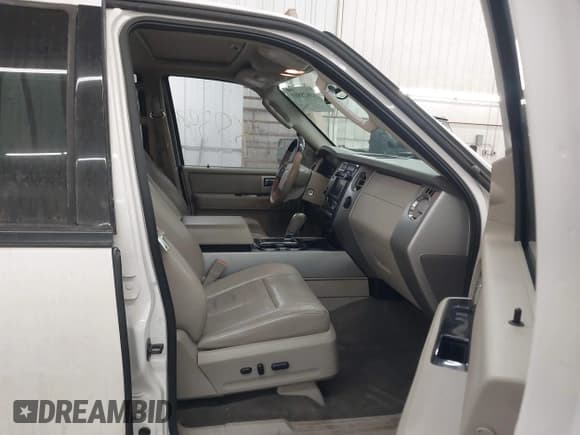 ✅ 2013 Ford Expedition Max Limited • VIN: 1FMJK2A55DEF00213 • Лот: 43828803. Опубликован ранее на IAAI с пробегом 325 039 миль. Бесплатный доступ к архиву аукционных продаж из США и подробный отчёт об истории автомобиля на DreamBid. Изображение 5.