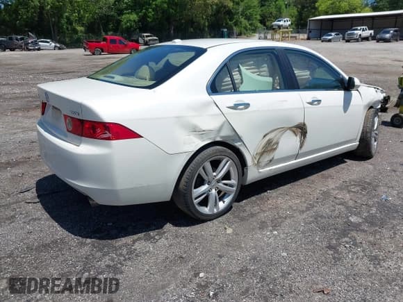 ✅ 2005 Acura TSX • VIN: JH4CL96885C033368 • Lot: 42316386. Listed on IAAI with 338,591 mi. Free auction sales archive from the USA and detailed vehicle history report at DreamBid. Image 4.