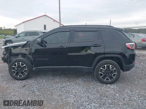 ✅ 2020 Jeep Compass Trailhawk • VIN: 3C4NJDDB2LT170387 • Lot: 43442346. Wystawiony na IAAI z przebiegiem 76 378 mil. Bezpłatny archiwum sprzedaży aukcyjnych z USA i szczegółowy raport historii pojazdu na DreamBid. Zdjęcie 14.