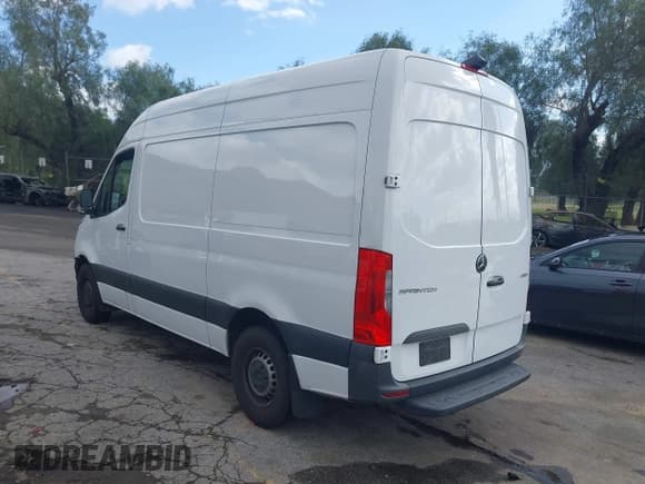 ✅ 2022 Mercedes-Benz Sprinter Cargo • VIN: W1Y4EBHY8NT108294 • Lot: 41569188. Wystawiony na IAAI z przebiegiem 140 854 mil. Bezpłatny archiwum sprzedaży aukcyjnych z USA i szczegółowy raport historii pojazdu na DreamBid. Zdjęcie 3.