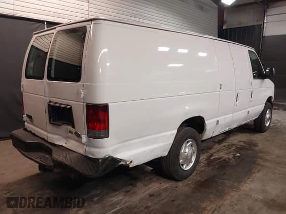 ✅ 2012 Ford Econoline Cargo Commercial • VIN: 1FTNS2EL0CDA36931 • Lot: 42454631. Wystawiony na IAAI z przebiegiem 201 898 mil. Bezpłatny archiwum sprzedaży aukcyjnych z USA i szczegółowy raport historii pojazdu na DreamBid. Zdjęcie 4.
