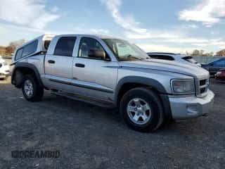 2008 Dodge Dakota z VIN 1D7HW78N78S598393, wystawiony jako Copart lot #77828614 z przebiegiem 173 080 mil mil oraz Nie do naprawy • Non repairable. Historia ofert i sprzedaży dostępna na DreamBid. Obrazek 4.