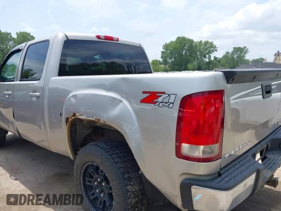 ✅ 2008 GMC Sierra 1500 SLT • VIN: 3GTEK13J18G217512 • Lot: 42668985. Listed on IAAI with 258,854 mi. Free auction sales archive from the USA and detailed vehicle history report at DreamBid. Image 17.