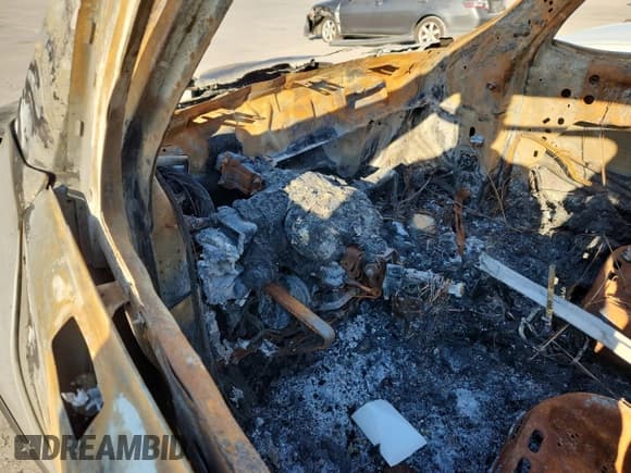 ✅ 2020 Jeep Renegade Latitude • VIN: ZACNJABBXLPL43675 • Lot: 86631805. Wystawiony na Copart z przebiegiem Nie podano. Bezpłatny archiwum sprzedaży aukcyjnych z USA i szczegółowy raport historii pojazdu na DreamBid. Zdjęcie 9.