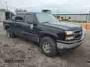 2006 Chevrolet Silverado 1500 LT1 z VIN 2GCEK13T561122989, wystawiony jako Copart lot #65933275 z przebiegiem 199 764 mil mil oraz Szkoda całkowita • Salvage title. Historia ofert i sprzedaży dostępna na DreamBid. Obrazek 4.