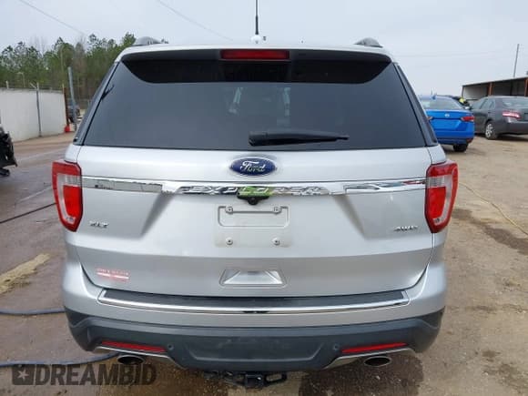 ✅ 2018 Ford Explorer XLT • VIN: 1FM5K8D8XJGA33493 • Lot: 41728861. Wystawiony na IAAI z przebiegiem 103 392 mil. Bezpłatny archiwum sprzedaży aukcyjnych z USA i szczegółowy raport historii pojazdu na DreamBid. Zdjęcie 16.
