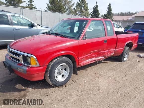 1997 Chevrolet S-10 LS с VIN 1GCCS19X0V8191327, выставлен на аукционе IAAI как лот 41849156 с пробегом 138 269 миль миль и . История ставок и продаж доступна на DreamBid. Изображение 2.