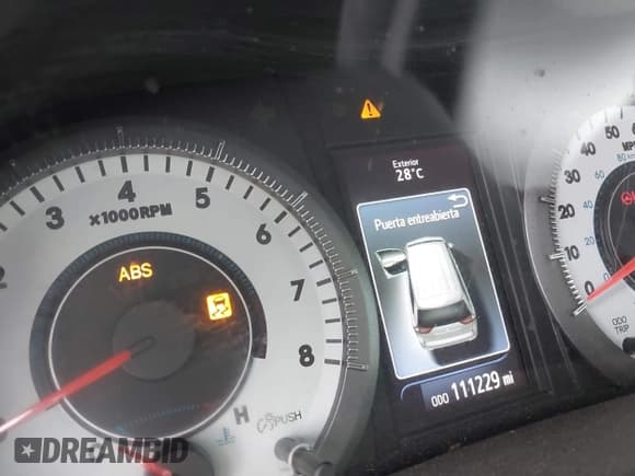 ✅ 2018 Toyota Sienna SE • VIN: 5TDXZ3DC4JS961452 • Lot: 41850340. Listed on IAAI with 111,229 mi. Free auction sales archive from the USA and detailed vehicle history report at DreamBid. Image 7.