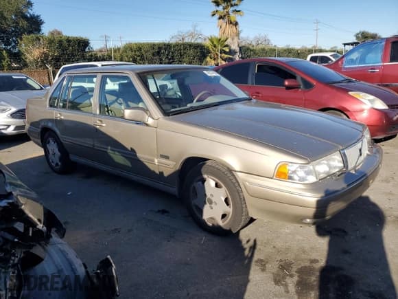 ✅ 1995 Volvo 960 • VIN: YV1KS9610S1074212 • Lot: 42237655. Wystawiony na Copart z przebiegiem 102 627 mil. Bezpłatny archiwum sprzedaży aukcyjnych z USA i szczegółowy raport historii pojazdu na DreamBid. Zdjęcie 4.