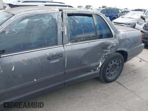 ✅ 2008 Ford Police Interceptor • VIN: 2FAHP71V28X172440 • Lot: 42267409. Listed on IAAI with 124,982 mi. Free auction sales archive from the USA and detailed vehicle history report at DreamBid. Image 6.