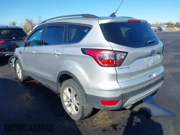 ✅ 2018 Ford Escape SEL • VIN: 1FMCU9HD6JUD01715 • Lot: 43509635. Wystawiony na IAAI z przebiegiem 144 806 mil. Bezpłatny archiwum sprzedaży aukcyjnych z USA i szczegółowy raport historii pojazdu na DreamBid. Zdjęcie 3.