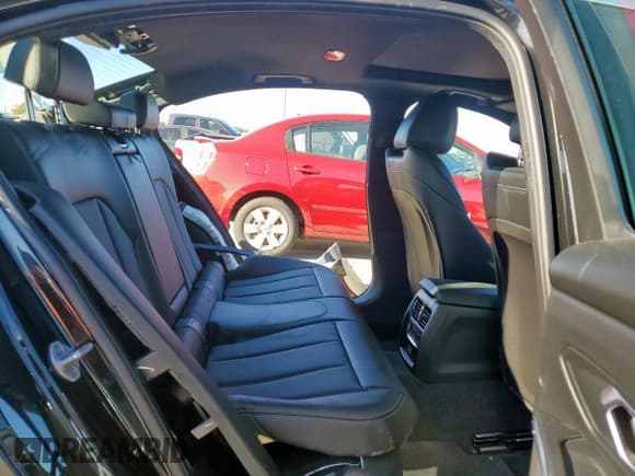 ✅ 2025 BMW 3 Series 330i • VIN: 3MW69CW07S8F16029 • Lot: 90715955. Listed on Copart with 9,683 mi. Free auction sales archive from the USA and detailed vehicle history report at DreamBid. Image 10.