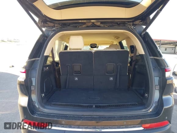 ✅ 2021 Jeep Grand Cherokee Limited • VIN: 1C4RJKBG9M8200747 • Lot: 43592833. Listed on IAAI with 59,924 mi. Free auction sales archive from the USA and detailed vehicle history report at DreamBid. Image 18.