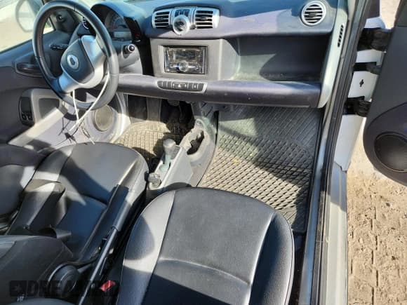 ✅ 2013 Smart fortwo Pure • VIN: WMEEJ3BA6DK623631 • Лот: 90112595. Опубликован ранее на Copart с пробегом 111 563 миль. Бесплатный доступ к архиву аукционных продаж из США и подробный отчёт об истории автомобиля на DreamBid. Изображение 8.