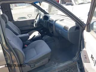 ✅ 1995 Nissan Pathfinder LE • VIN: JN8HD17Y3SW093884 • Lot: 42169325. Wystawiony na IAAI z przebiegiem 170 509 mil. Bezpłatny archiwum sprzedaży aukcyjnych z USA i szczegółowy raport historii pojazdu na DreamBid. Zdjęcie 5.