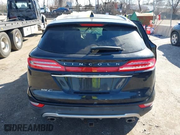 ✅ 2019 Lincoln MKC Standard • VIN: 5LMCJ1C99KUL03941 • Lot: 41743925. Listed on IAAI with 55,566 mi. Free auction sales archive from the USA and detailed vehicle history report at DreamBid. Image 16.