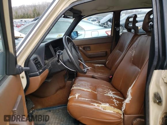 ✅ 1988 Volvo 240 DL • VIN: YV1AX8859J1788586 • Lot: 46487955. Listed on Copart with 185,682 mi. Free auction sales archive from the USA and detailed vehicle history report at DreamBid. Image 7.