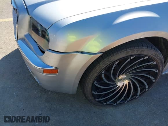 ✅ 2006 Chrysler 300 C • VIN: 2C3KA63HX6H396635 • Лот: 43472271. Опубликован ранее на IAAI с пробегом 169 581 миль. Бесплатный доступ к архиву аукционных продаж из США и подробный отчёт об истории автомобиля на DreamBid. Изображение 12.