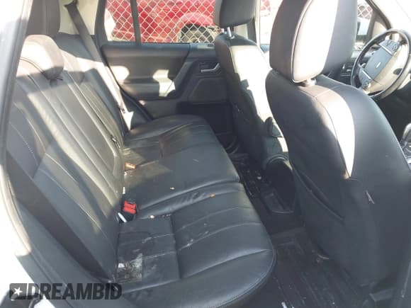 ✅ 2013 Land Rover LR2 • VIN: SALFR2BG1DH374767 • Lot: 43738894. Wystawiony na IAAI z przebiegiem 187 256 mil. Bezpłatny archiwum sprzedaży aukcyjnych z USA i szczegółowy raport historii pojazdu na DreamBid. Zdjęcie 8.