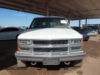 1995 Chevrolet Suburban z VIN 1GNGK26N4SJ358343, wystawiony jako IAAI lot #43271531 z przebiegiem Nie podano mil oraz . Historia ofert i sprzedaży dostępna na DreamBid. Obrazek 6.