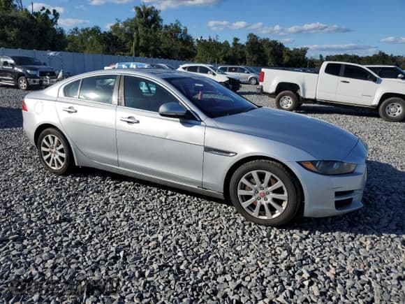 ✅ 2019 Jaguar XE 25t • VIN: SAJAR4FX7KCP48298 • Lot: 90224425. Wystawiony na Copart z przebiegiem 172 946 mil. Bezpłatny archiwum sprzedaży aukcyjnych z USA i szczegółowy raport historii pojazdu na DreamBid. Zdjęcie 4.