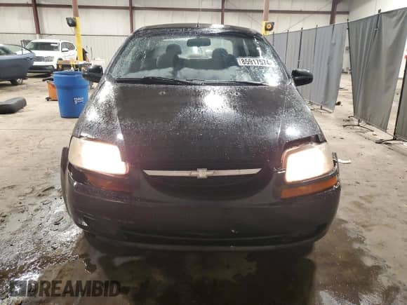 2005 Chevrolet Aveo LS z VIN KL1TD52695B497004, wystawiony jako Copart lot #85917574 z przebiegiem 96 990 mil mil oraz Szkoda całkowita • Salvage title. Historia ofert i sprzedaży dostępna na DreamBid. Obrazek 5.