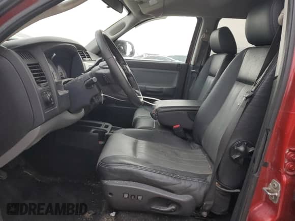 2010 Dodge Dakota Laramie z VIN 1D7RW5GP9AS217497, wystawiony jako Copart lot #84239104 z przebiegiem Nie podano mil oraz Czysty tytuł • Clean title. Historia ofert i sprzedaży dostępna na DreamBid. Obrazek 7.