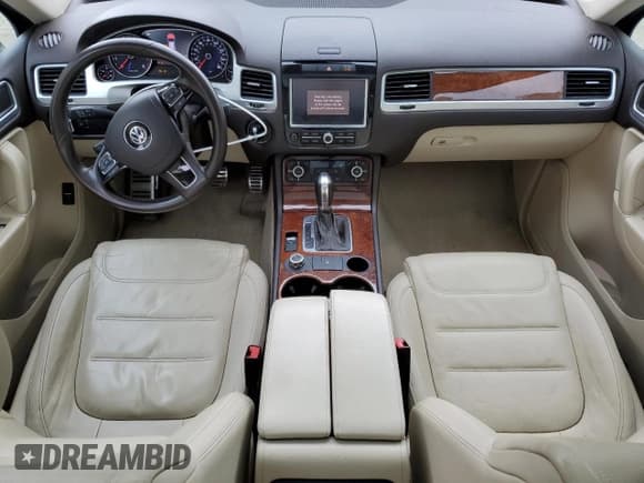 ✅ 2013 Volkswagen Touareg Exec • VIN: WVGEF9BP4DD007109 • Lot: 58890665. Listed on Copart with 157,286 mi. Free auction sales archive from the USA and detailed vehicle history report at DreamBid. Image 8.