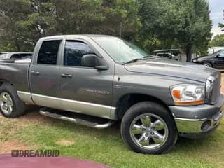 ✅ 2006 Dodge 1500 Laramie • VIN: 1D7HU18296S693897 • Лот: 71752305. Опубликован ранее на Copart с пробегом 140 599 миль. Бесплатный доступ к архиву аукционных продаж из США и подробный отчёт об истории автомобиля на DreamBid. Изображение 1.