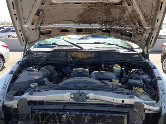 2004 Dodge 3500 ST z VIN 3D7LU38C34G105088, wystawiony jako IAAI lot #41493283 z przebiegiem Nie podano mil oraz . Historia ofert i sprzedaży dostępna na DreamBid. Obrazek 10.