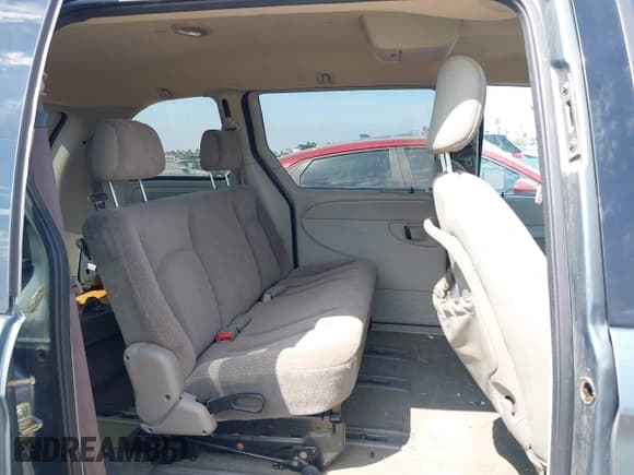 ✅ 2006 Chrysler Town & Country • VIN: 1A4GP45R76B712988 • Lot: 43083160. Wystawiony na IAAI z przebiegiem 60 163 mil. Bezpłatny archiwum sprzedaży aukcyjnych z USA i szczegółowy raport historii pojazdu na DreamBid. Zdjęcie 8.