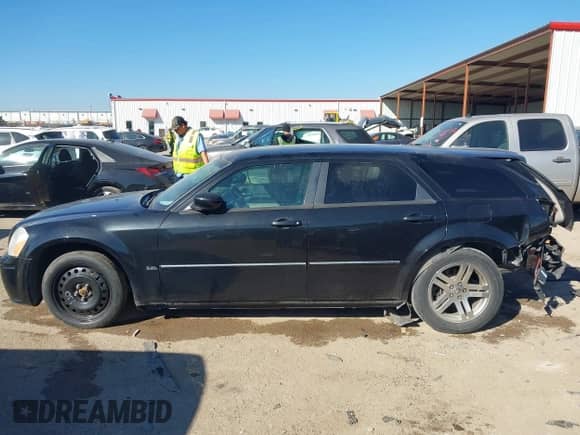 2005 Dodge Magnum SE с VIN 2D4FV48V55H661046, выставлен на аукционе IAAI как лот 41644364 с пробегом 125 400 миль миль и . История ставок и продаж доступна на DreamBid. Изображение 14.
