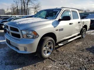 2018 Ram 1500 Express z VIN 3C6RR7KT0JG269925, wystawiony jako Copart lot #84081094 z przebiegiem 98 037 mil mil oraz Nie do naprawy • Non repairable. Historia ofert i sprzedaży dostępna na DreamBid. Obrazek 1.