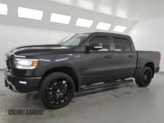 2019 Ram 1500 Rebel z VIN 1C6SRFLTXKN785017, wystawiony jako Copart lot #81164375 z przebiegiem 88 829 mil mil oraz Czysty tytuł • Clean title. Historia ofert i sprzedaży dostępna na DreamBid. Obrazek 1.