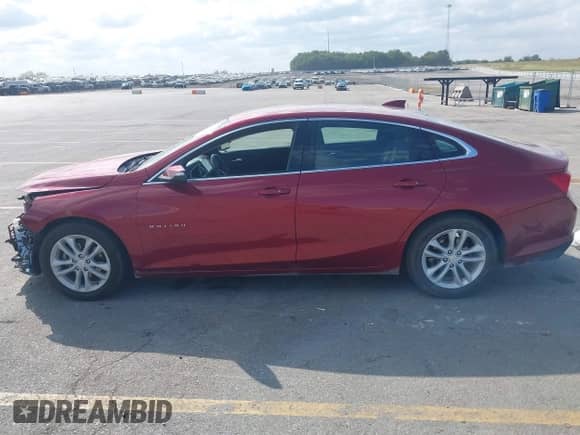 2018 Chevrolet Malibu LT z VIN 1G1ZD5ST1JF230198, wystawiony jako IAAI lot #43190797 z przebiegiem 92 422 mil mil oraz . Historia ofert i sprzedaży dostępna na DreamBid. Obrazek 14.