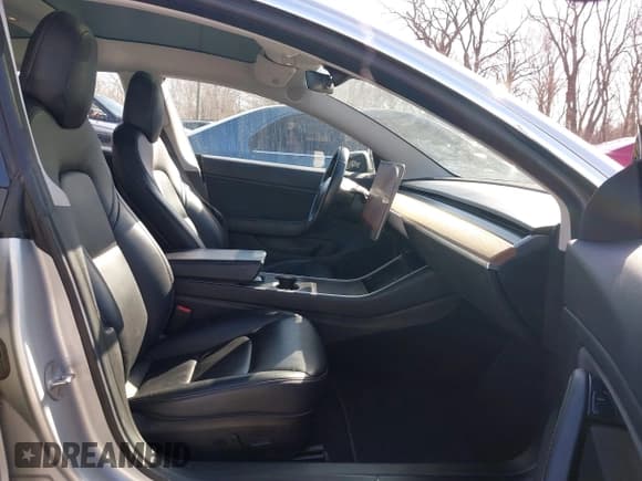 ✅ 2018 Tesla Model 3 Long Range Battery • VIN: 5YJ3E1EB3JF117007 • Lot: 41753572. Wystawiony na IAAI z przebiegiem 82 444 mil. Bezpłatny archiwum sprzedaży aukcyjnych z USA i szczegółowy raport historii pojazdu na DreamBid. Zdjęcie 5.