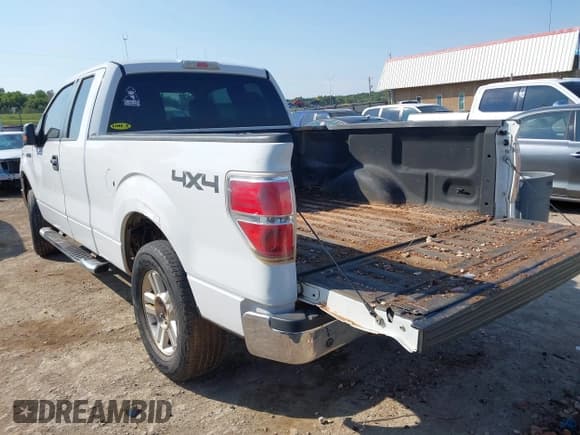 ✅ 2010 Ford F-150 XL • VIN: 1FTFX1EV9AFA03106 • Lot: 43164726. Listed on IAAI with 325,022 mi. Free auction sales archive from the USA and detailed vehicle history report at DreamBid. Image 3.