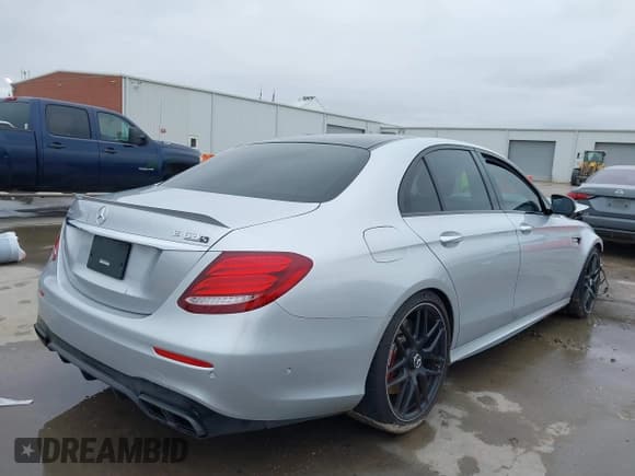 ✅ 2020 Mercedes-Benz E 63 S AMG • VIN: WDDZF8KB7LA743679 • Лот: 41552208. Опубликован ранее на IAAI с пробегом 30 574 миль. Бесплатный доступ к архиву аукционных продаж из США и подробный отчёт об истории автомобиля на DreamBid. Изображение 4.