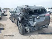 ✅ 2017 Toyota RAV4 LE • VIN: JTMZFREV4HJ123708 • Lot: 41691570. Wystawiony na IAAI z przebiegiem 150 489 mil. Bezpłatny archiwum sprzedaży aukcyjnych z USA i szczegółowy raport historii pojazdu na DreamBid. Zdjęcie 3.