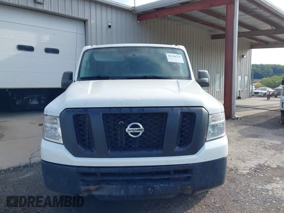 ✅ 2019 Nissan NV Cargo S • VIN: 1N6BF0KM1KN808903 • Lot: 42390760. Wystawiony na IAAI z przebiegiem 212 404 mil. Bezpłatny archiwum sprzedaży aukcyjnych z USA i szczegółowy raport historii pojazdu na DreamBid. Zdjęcie 12.
