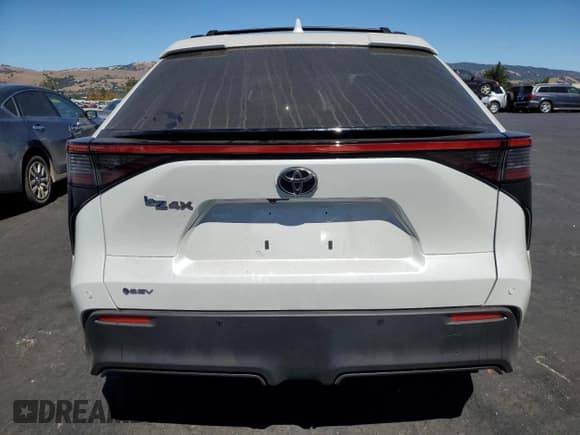 ✅ 2025 Toyota bZ4X XLE • VIN: JTMAAAAA8SA060507 • Лот: 68596175. Опубликован ранее на Copart с пробегом 10 968 миль. Бесплатный доступ к архиву аукционных продаж из США и подробный отчёт об истории автомобиля на DreamBid. Изображение 6.