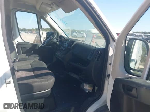 ✅ 2014 Ram ProMaster Cargo • VIN: 3C6TRVDGXEE104492 • Lot: 43388054. Wystawiony na IAAI z przebiegiem 220 282 mil. Bezpłatny archiwum sprzedaży aukcyjnych z USA i szczegółowy raport historii pojazdu na DreamBid. Zdjęcie 5.