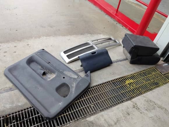 2001 Dodge 1500 with VIN 1B7HC16Y31S210305, listed as a IAAI auction lot 42423982 with Not provided miles and . Bid and sale history available at DreamBid. Image 12.