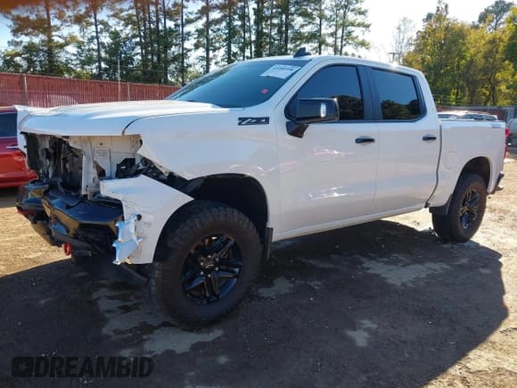✅ 2020 Chevrolet Silverado 1500 LT Trail Boss • VIN: 1GCPYFED8LZ117914 • Lot: 43580581. Wystawiony na IAAI z przebiegiem 111 118 mil. Bezpłatny archiwum sprzedaży aukcyjnych z USA i szczegółowy raport historii pojazdu na DreamBid. Zdjęcie 2.