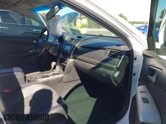 ✅ 2013 Toyota Camry XLE • VIN: 4T1BF1FK7DU241361 • Lot: 43448865. Wystawiony na IAAI z przebiegiem 234 878 mil. Bezpłatny archiwum sprzedaży aukcyjnych z USA i szczegółowy raport historii pojazdu na DreamBid. Zdjęcie 5.