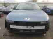 2023 Hyundai Ioniq 5 SE z VIN KM8KMDAF5PU214777, wystawiony jako Copart lot #39303114 z przebiegiem 5 713 mil mil oraz . Historia ofert i sprzedaży dostępna na DreamBid. Obrazek 5.