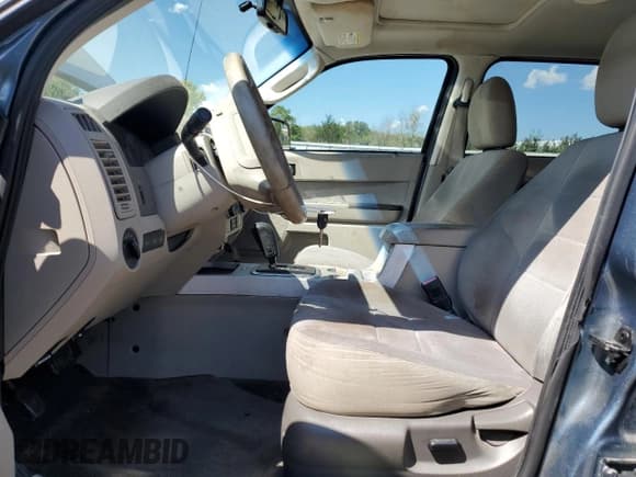 ✅ 2011 Ford Escape XLT • VIN: 1FMCU0D71BKA43628 • Lot: 71251635. Wystawiony na Copart z przebiegiem 136 779 mil. Bezpłatny archiwum sprzedaży aukcyjnych z USA i szczegółowy raport historii pojazdu na DreamBid. Zdjęcie 7.