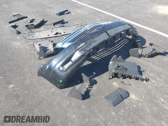 ✅ 2015 Chevrolet Suburban LTZ • VIN: 1GNSKKKC6FR170316 • Lot: 43463338. Wystawiony na IAAI z przebiegiem 170 220 mil. Bezpłatny archiwum sprzedaży aukcyjnych z USA i szczegółowy raport historii pojazdu na DreamBid. Zdjęcie 12.